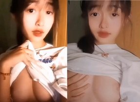 Bé Na khoe vú to xinh đẹp cho bạn trai xem