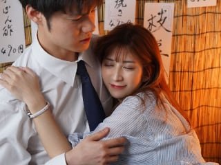 Đưa người yêu say rượu về nhà chăm sóc